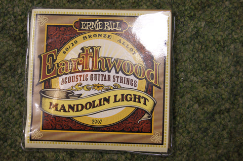 Ernie Ball 2067 Earthwood mandolin light strings 9-34