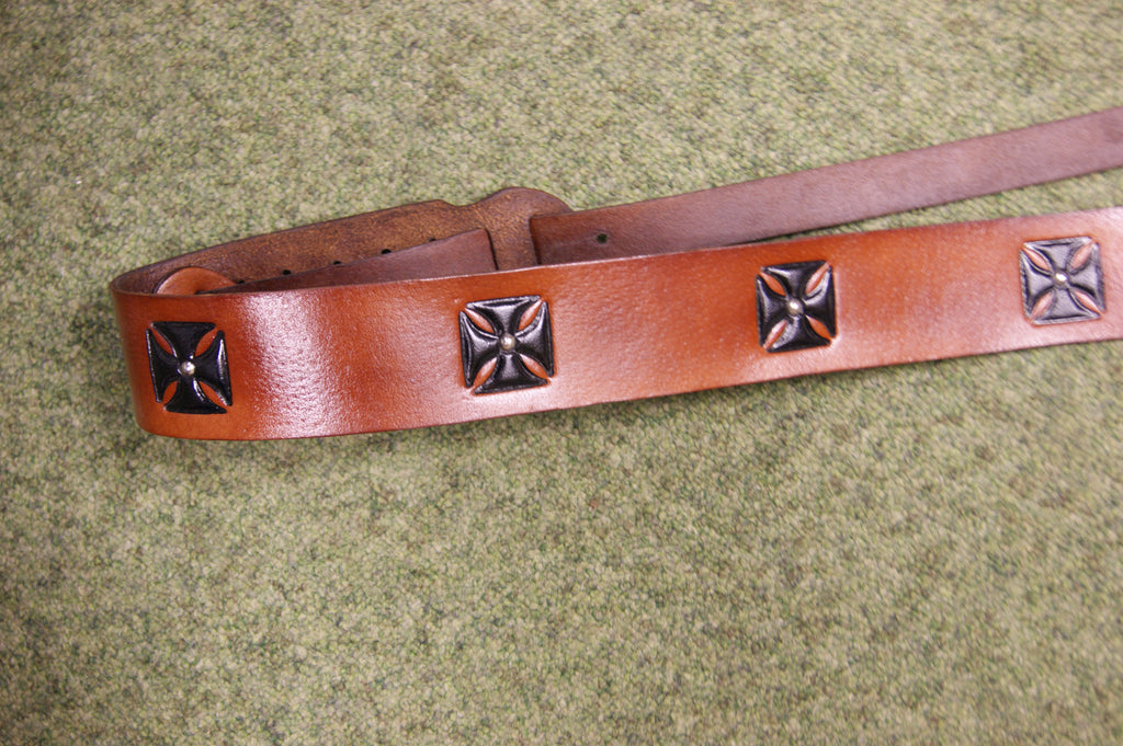 Guitar strap leather DTC3 brown by Onori with black iron crosses